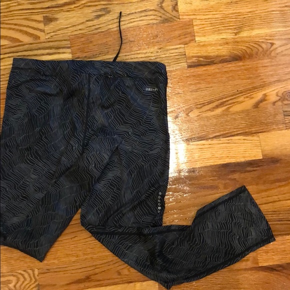 Nike cropped leggings - Picture 3 of 3